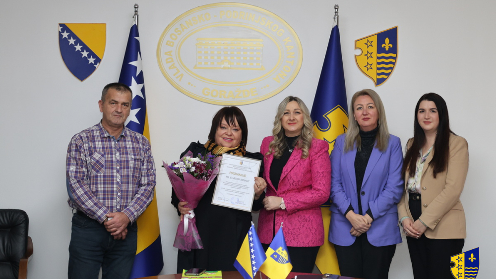 Uručena zahvalnica autorici priručnika iz biologije