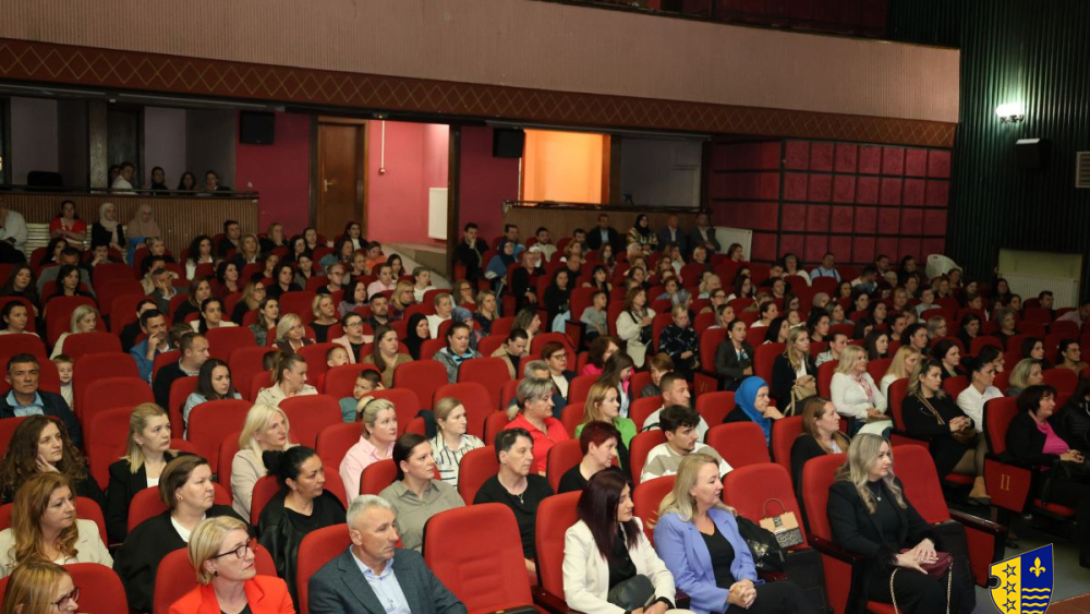 U Goraždu održana stručno-edukativna predstava „Kako razumjeti mene sa autizmom“ – iskazan veliki interes publike